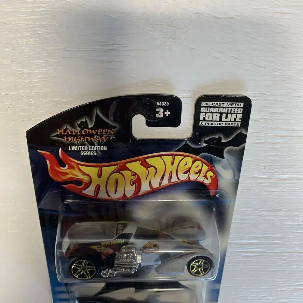 HOT WHEELS 2 CAR PACK HALLOWEEN HIGHWAY  - '57 ROADSTER New
